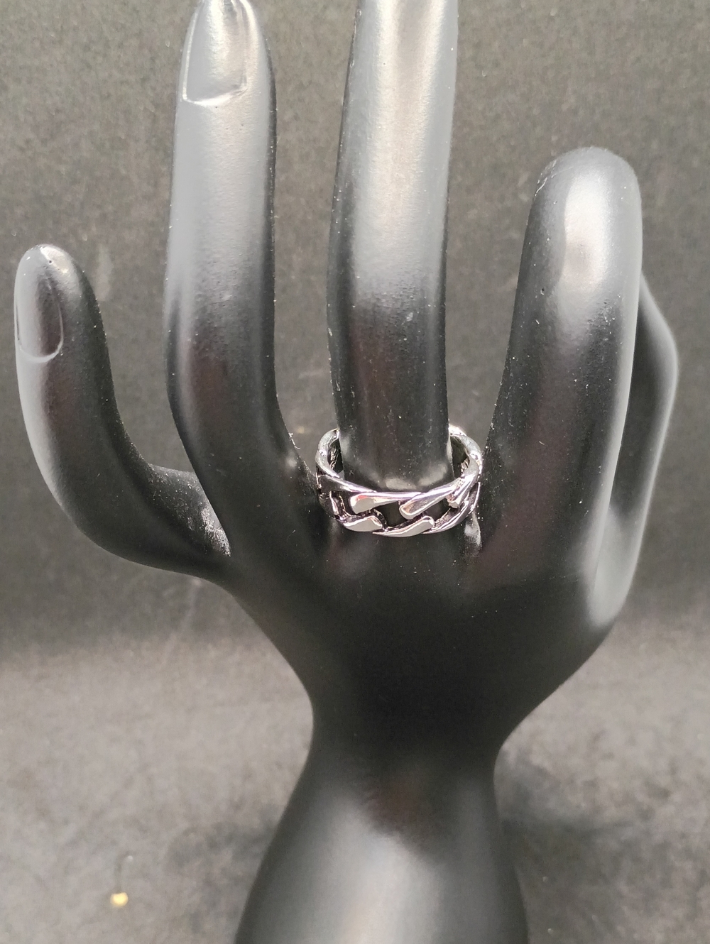 Size 8 Polished Silver Tone Chain-Link Women's Ring